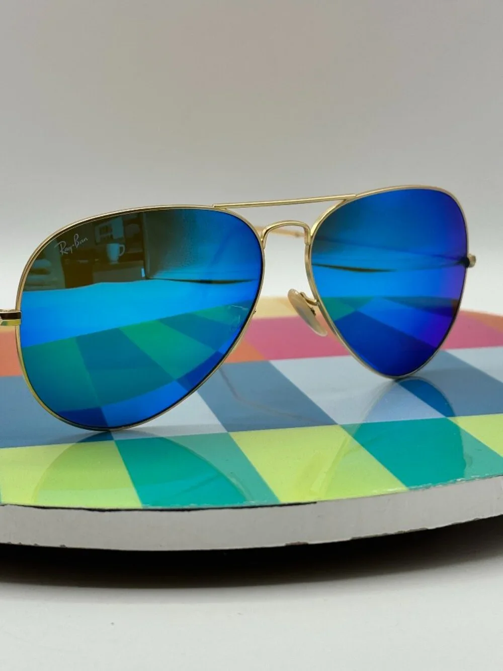 Ray-Ban Large RB3026 112/17 Gold Frame Sunglasses/Blue Flash Mirrored Lenses Ray-Ban Aviator 3025 112/17 Blue Flash Mirror Sunglasses - US main image 3